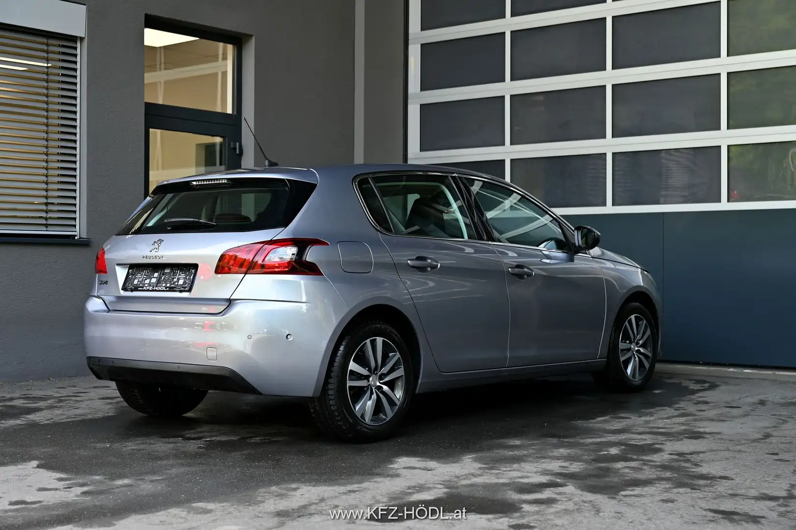 Peugeot 308 1.2 e-THP/PureTech 130 Allure Pickerl NEU Silber - 2