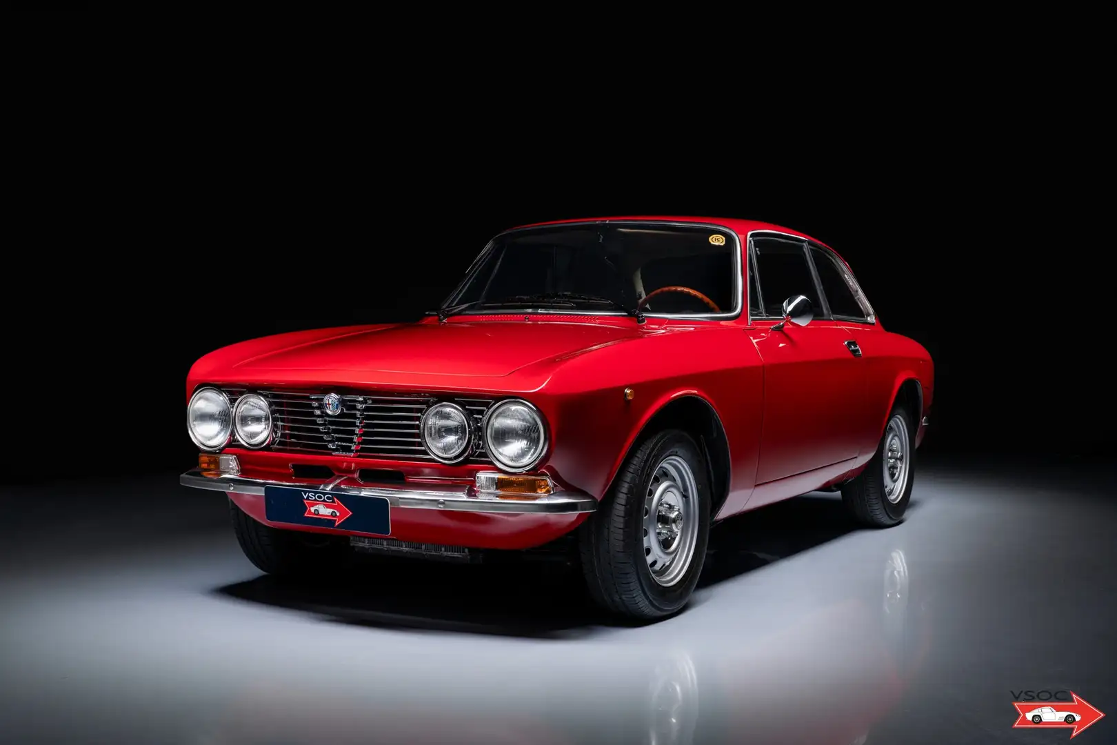 Alfa Romeo GT 1300 Junior. Fully restored with a 1600 GT engine! Rot - 1