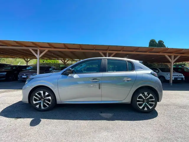 Peugeot 208 view 7