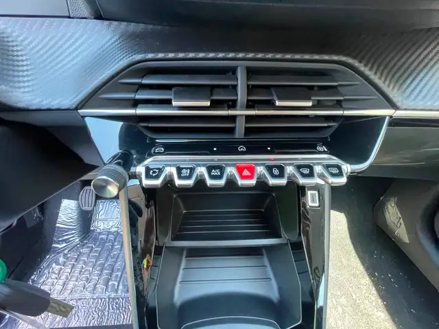 Peugeot 208 view 13