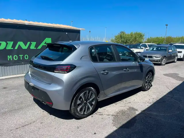 Peugeot 208 view 4