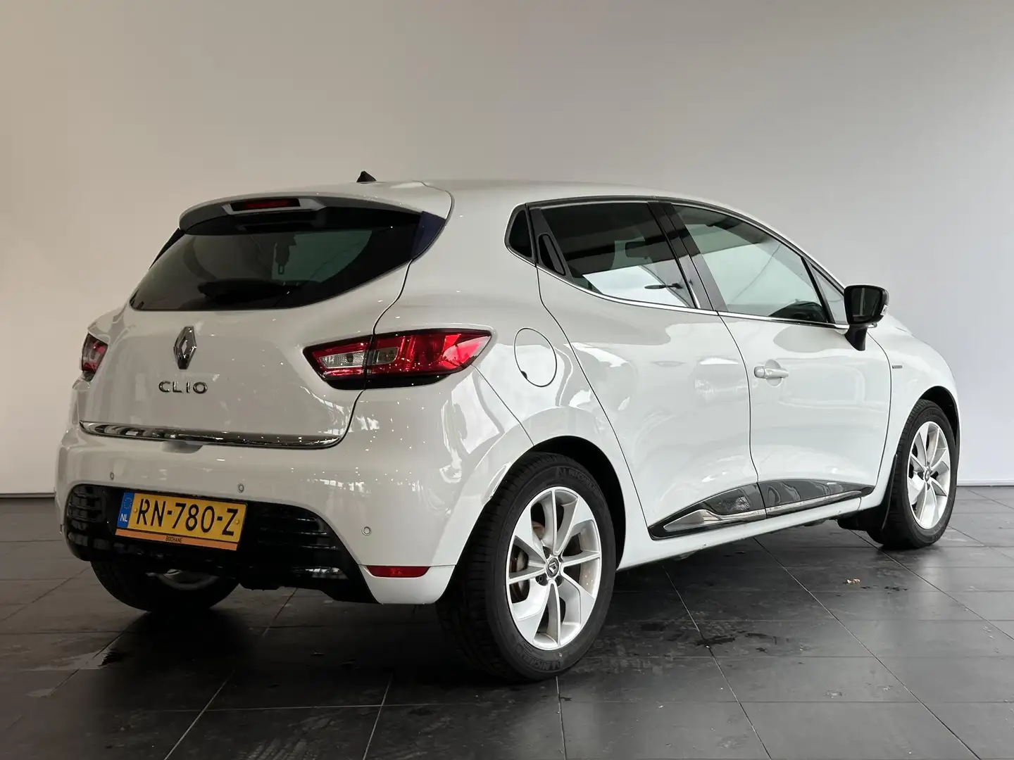 Renault Clio 0.9 TCe Limited NAVIGATIE | PARKEERSENSOREN ACHTER Wit - 2