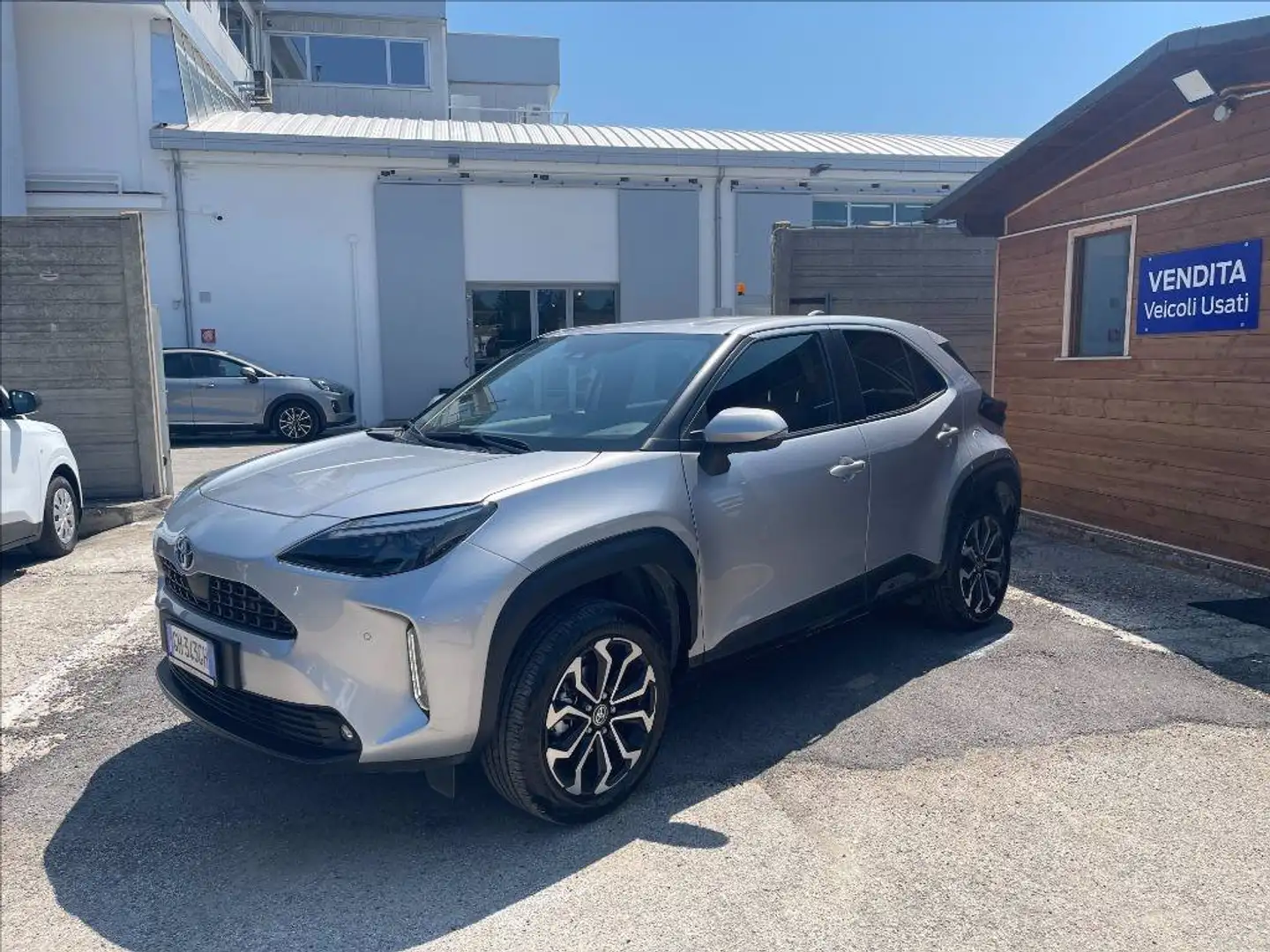 Toyota Yaris Cross 1.5h Trend fwd 116cv e-cvt Gri - 1