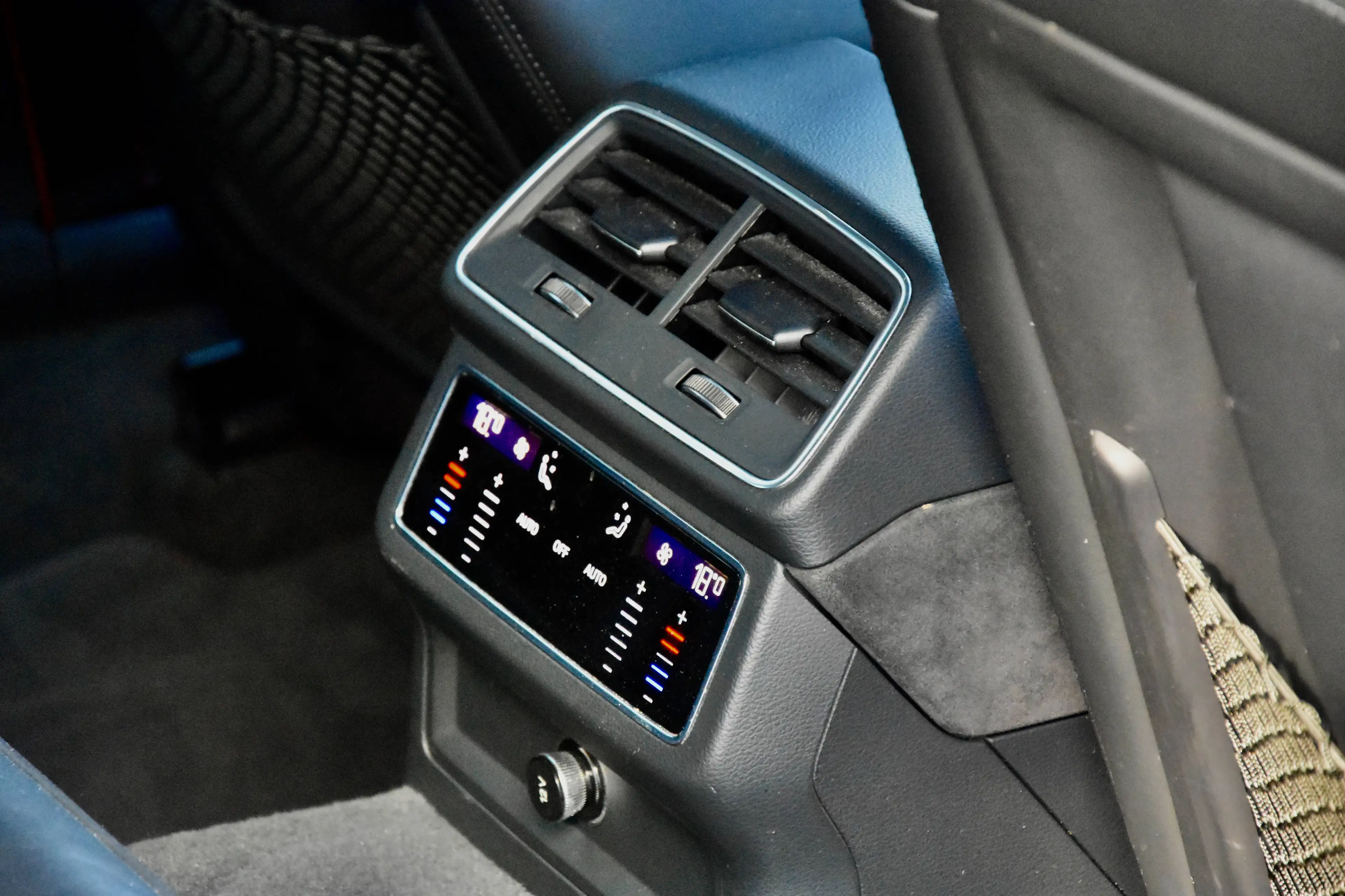 Audi RS6 RS6 4.0 V8 TFSI Quattro **HUD**PANO**MATRIX**REAR WHEEL STEERING**AIR SUSPENSION — photo 12