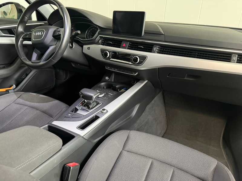 Audi A4 Limousine 2.0 TFSI ultra Pro Line Airco, Navigatie — photo 3