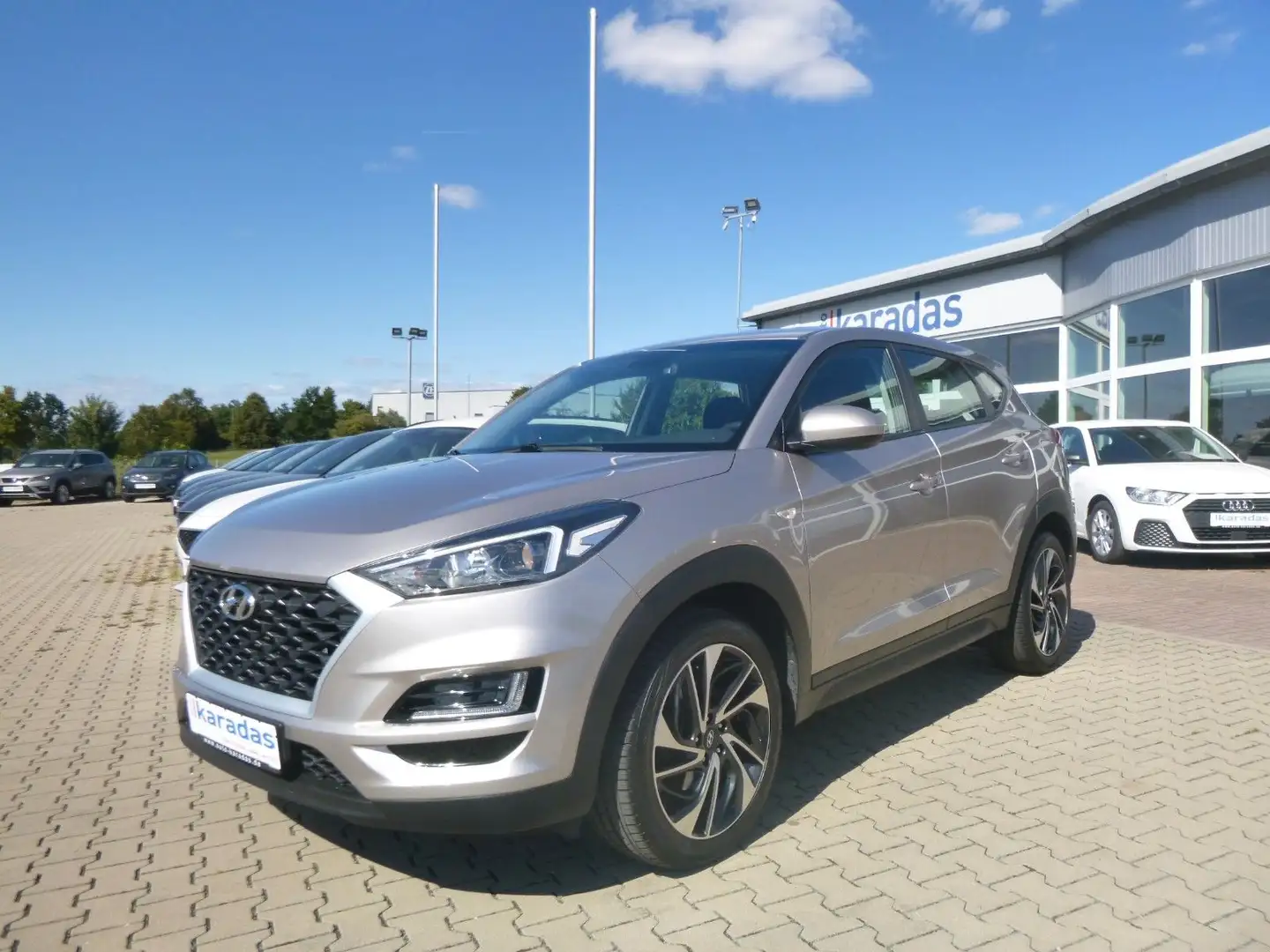 Hyundai TUCSON Pure 2WD 64.818KM/Automatik Blanc - 1