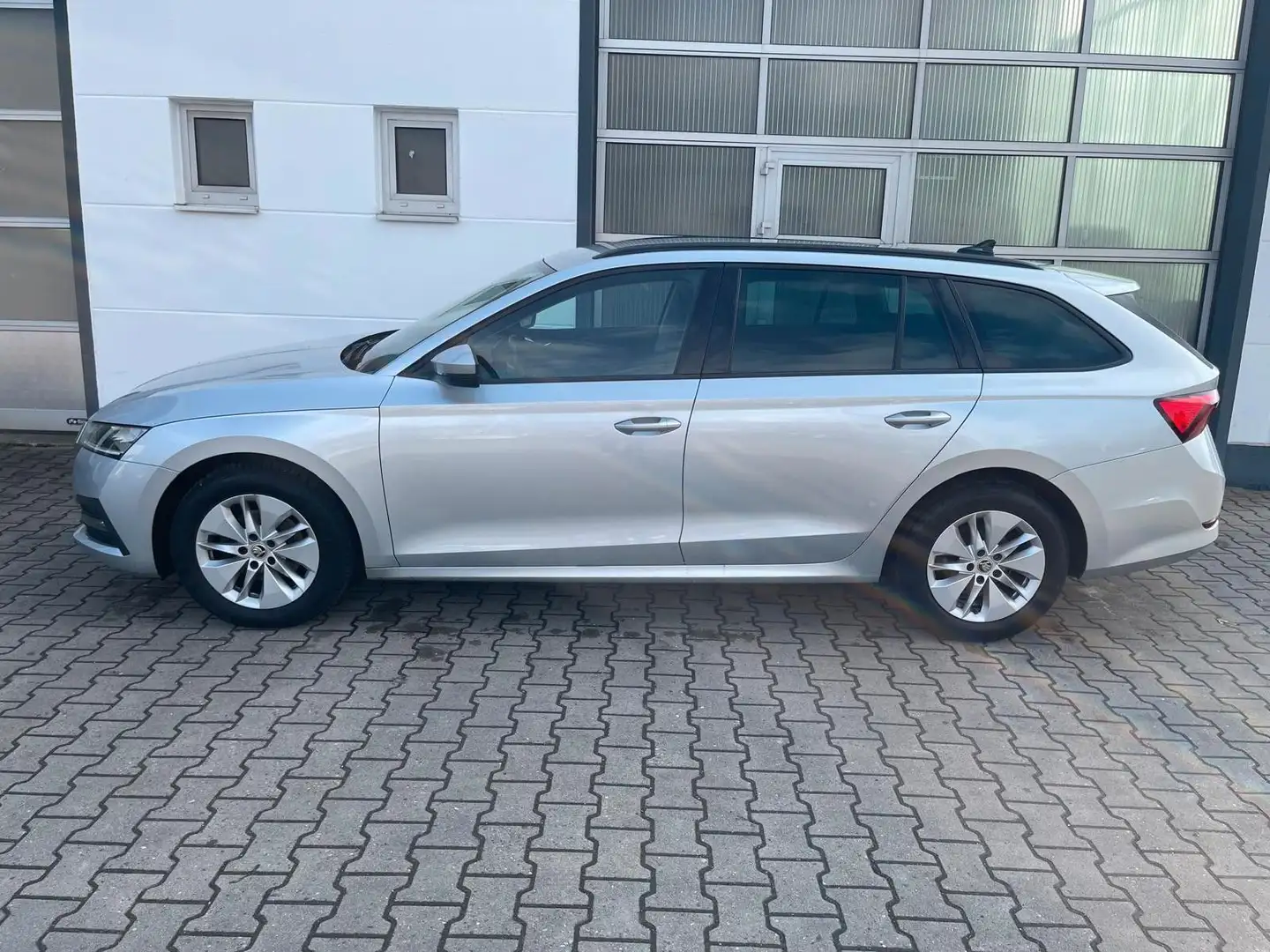 Skoda Octavia Combi 2,0 TDI 2021 MWSt./1.Hd/4xSHZ/LED Silber - 2