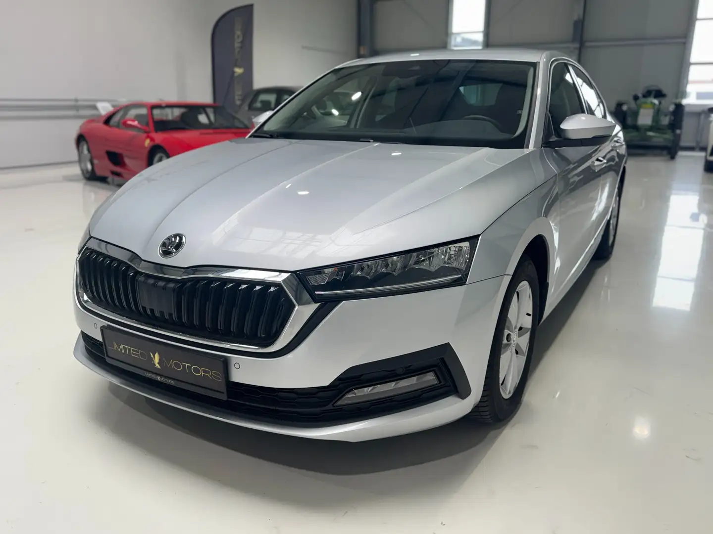 Skoda Octavia 2.0 TDI Ambition Klima PDC LED Navi Spur 1. Hand Gris - 1