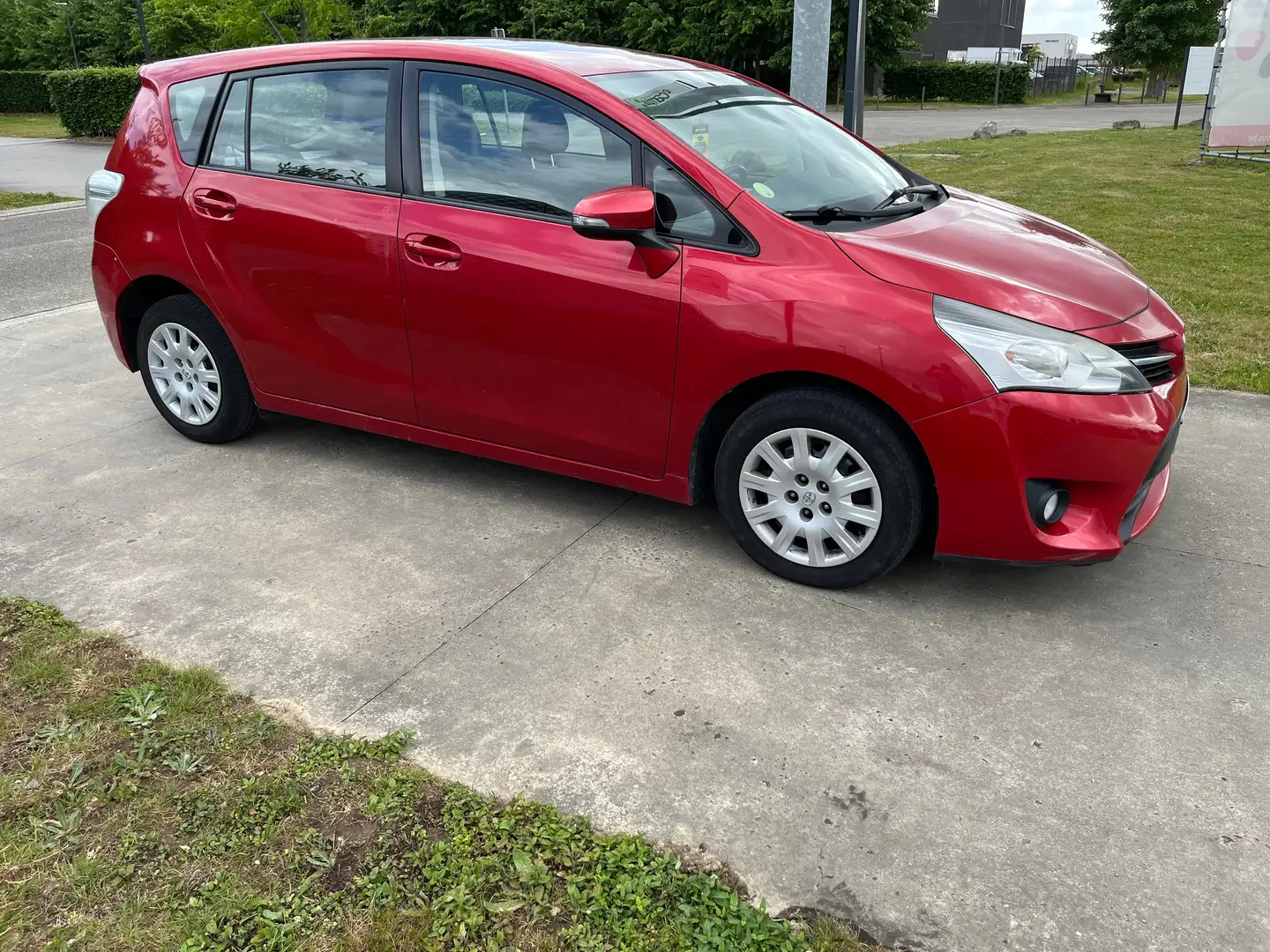 Toyota Verso Verso 1.6 D-4D Active 5pl. *Nouvelle Chaîne* Rouge - 2