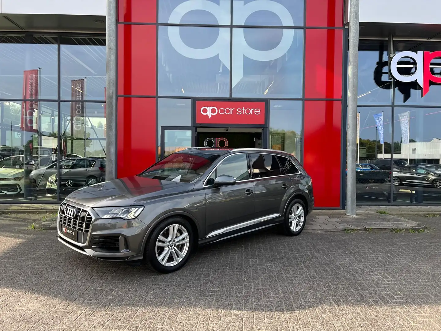 Audi Q7 55 TFSI e quattro Pro Line Grijs - 1