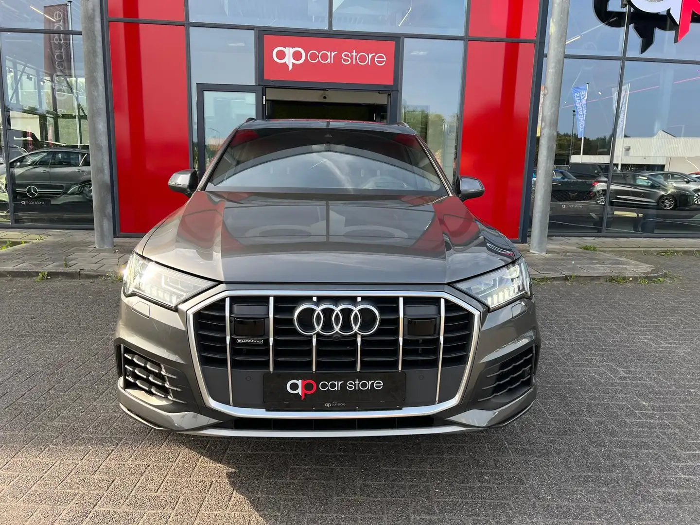 Audi Q7 55 TFSI e quattro Pro Line Grijs - 2
