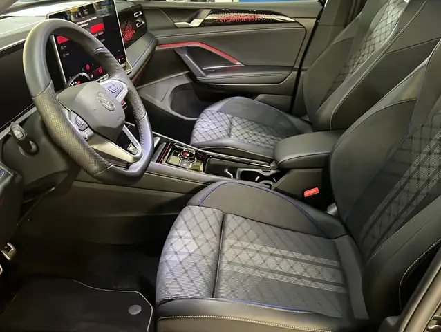 Volkswagen Tiguan view 3
