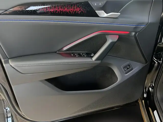 Volkswagen Tiguan view 5