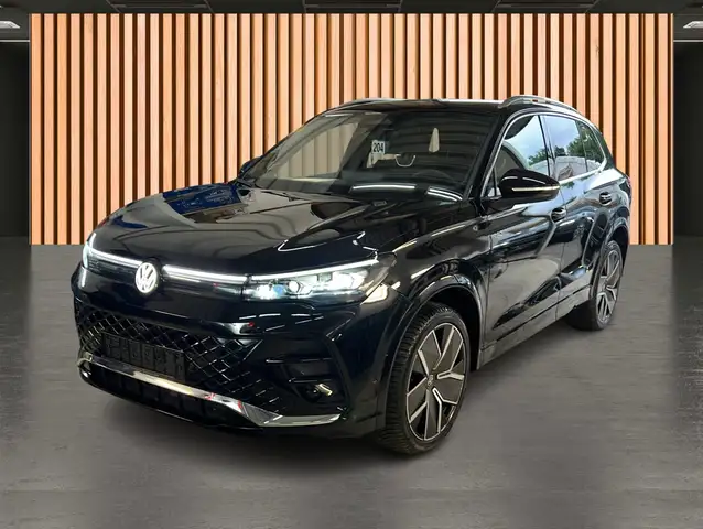 Volkswagen Tiguan view 2