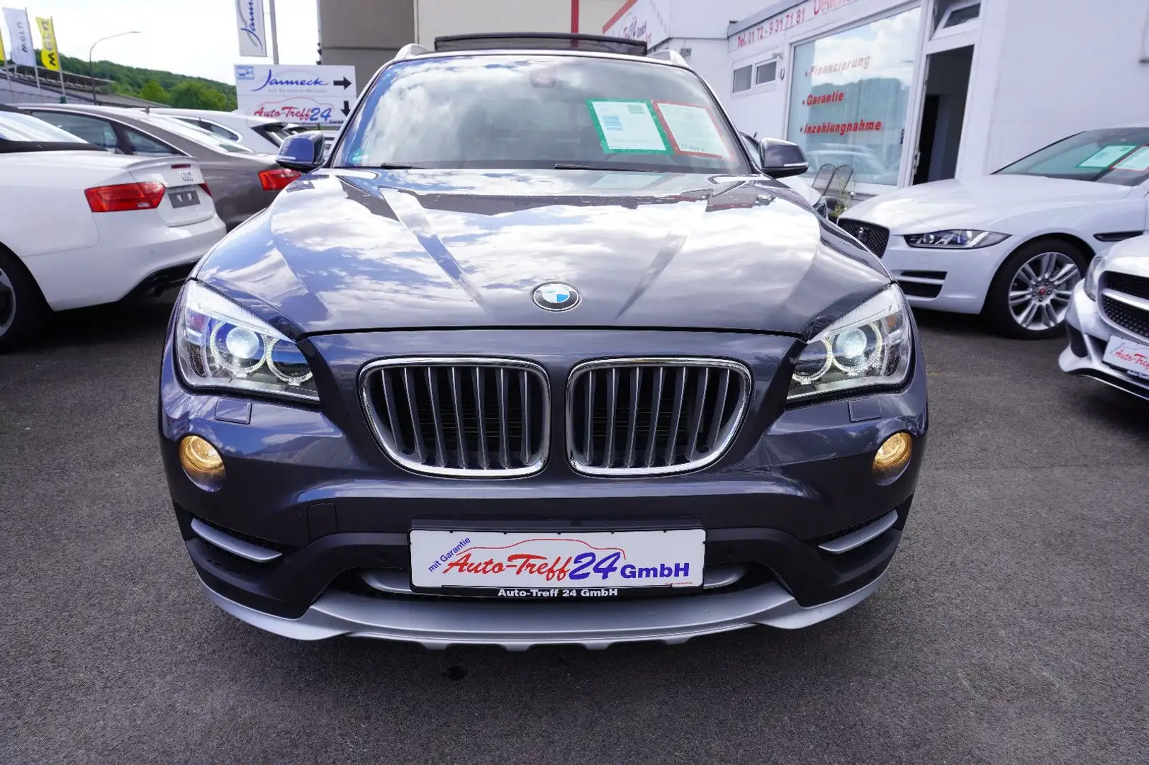 BMW X1 18 d sDrive*X-Line*Autom.*Bi-Xenon*Navi*Pano* Grau - 2
