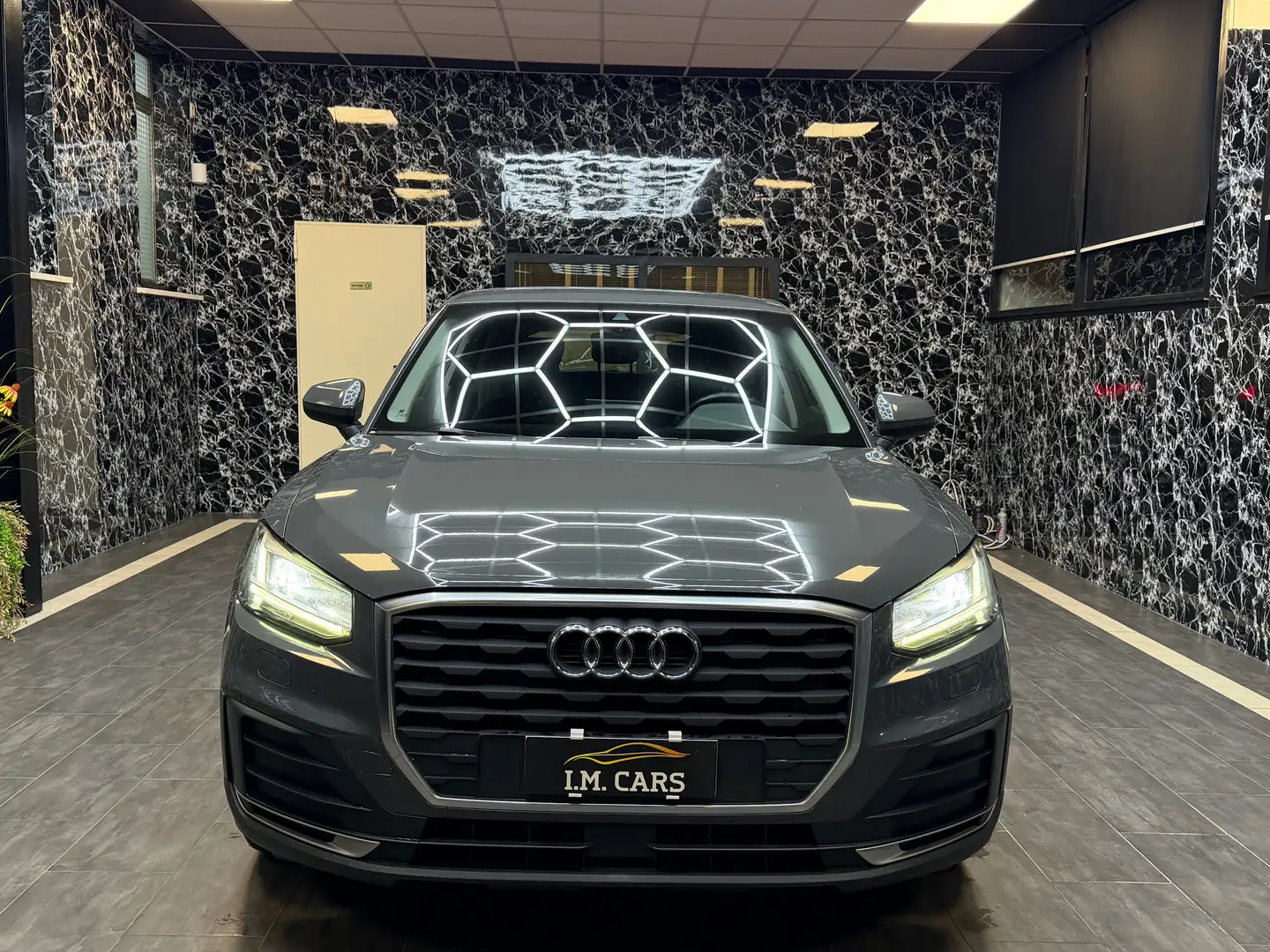 Audi Q2 1.6 tdi Sport Gris - 2