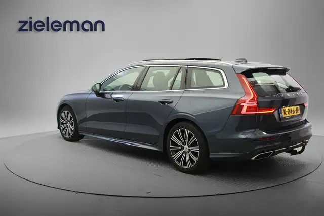 Volvo V60 view 3