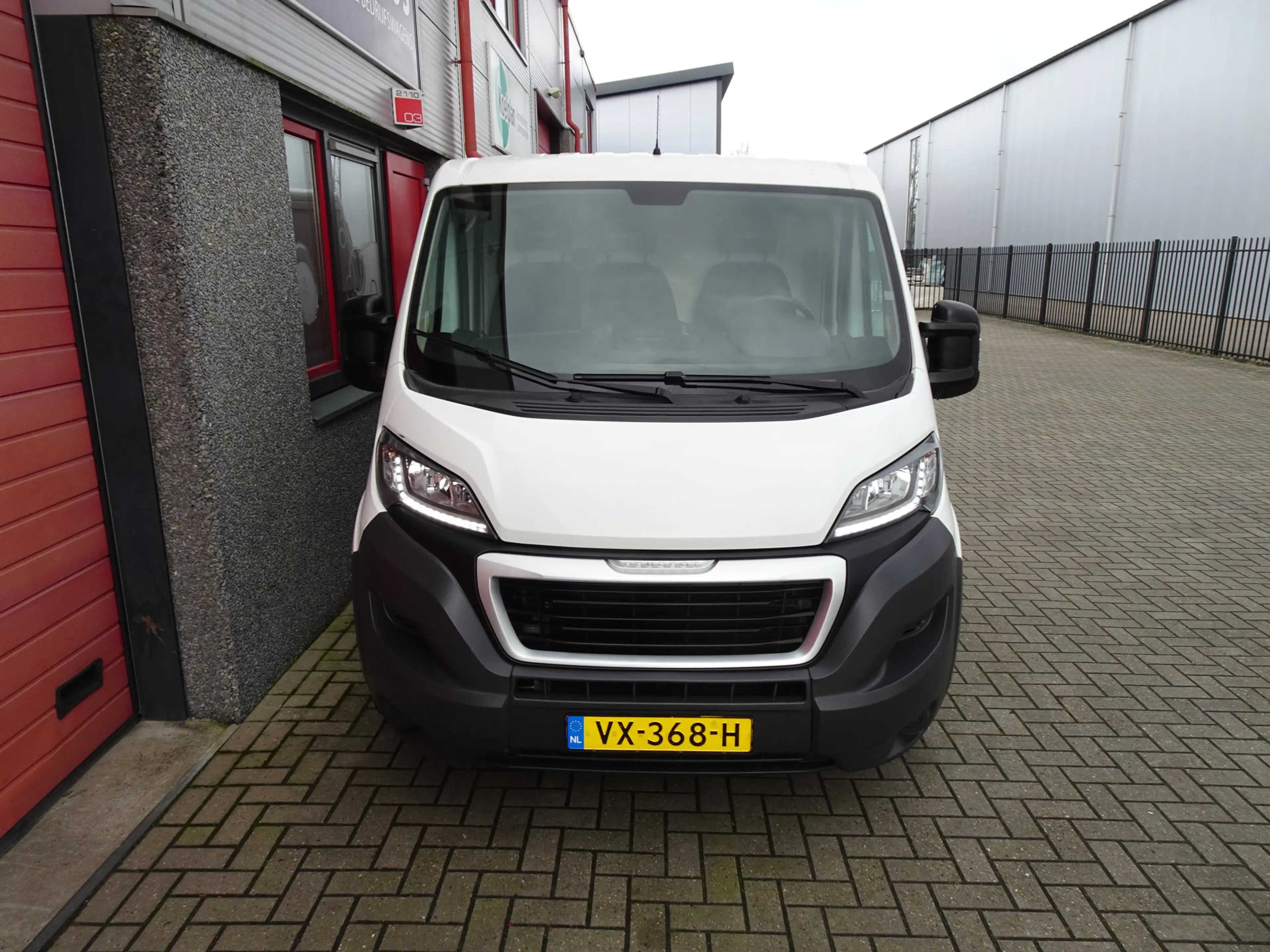 Peugeot Boxer 330 2.2 HDI L2H1 XT 3 zits airco — photo 14