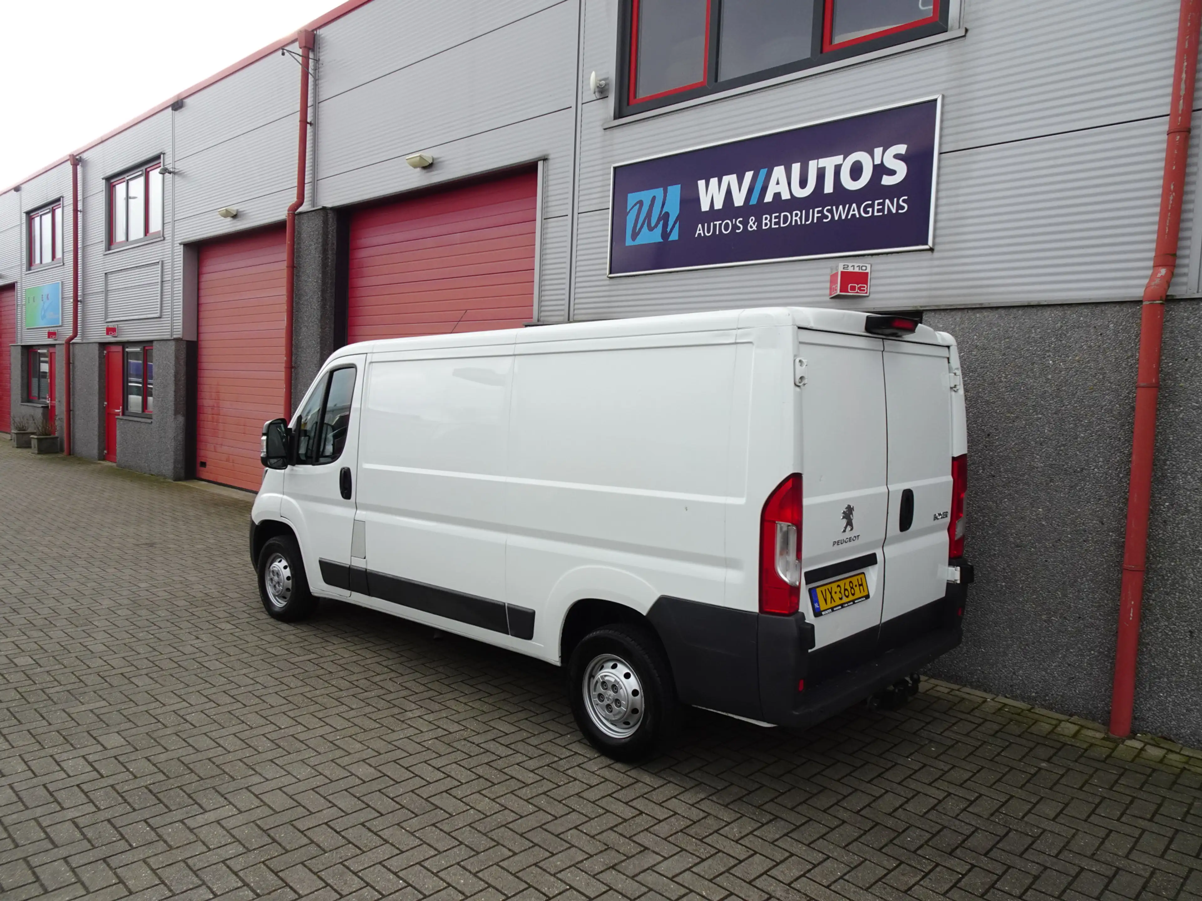 Peugeot Boxer 330 2.2 HDI L2H1 XT 3 zits airco — photo 2