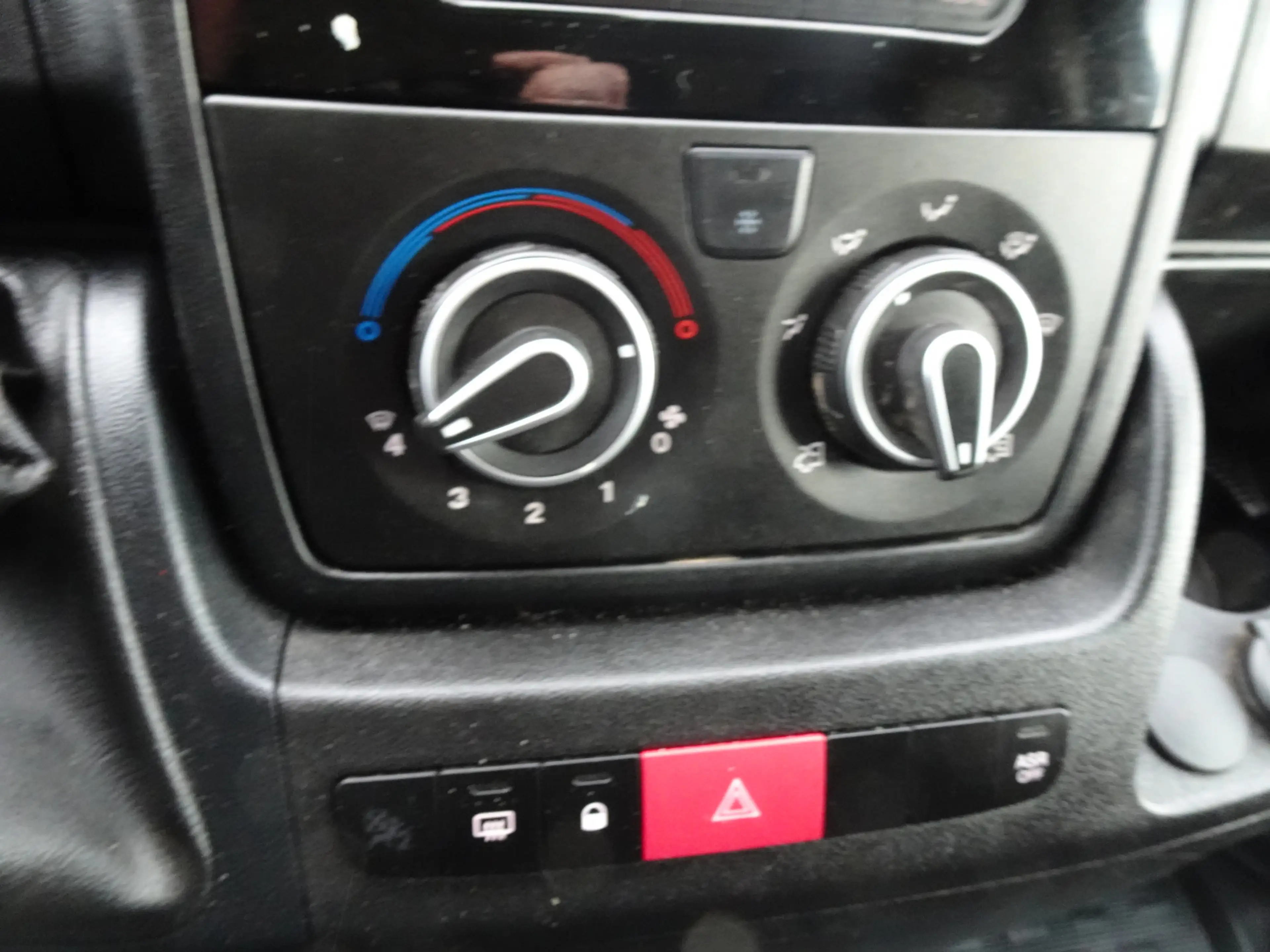 Peugeot Boxer 330 2.2 HDI L2H1 XT 3 zits airco — photo 9