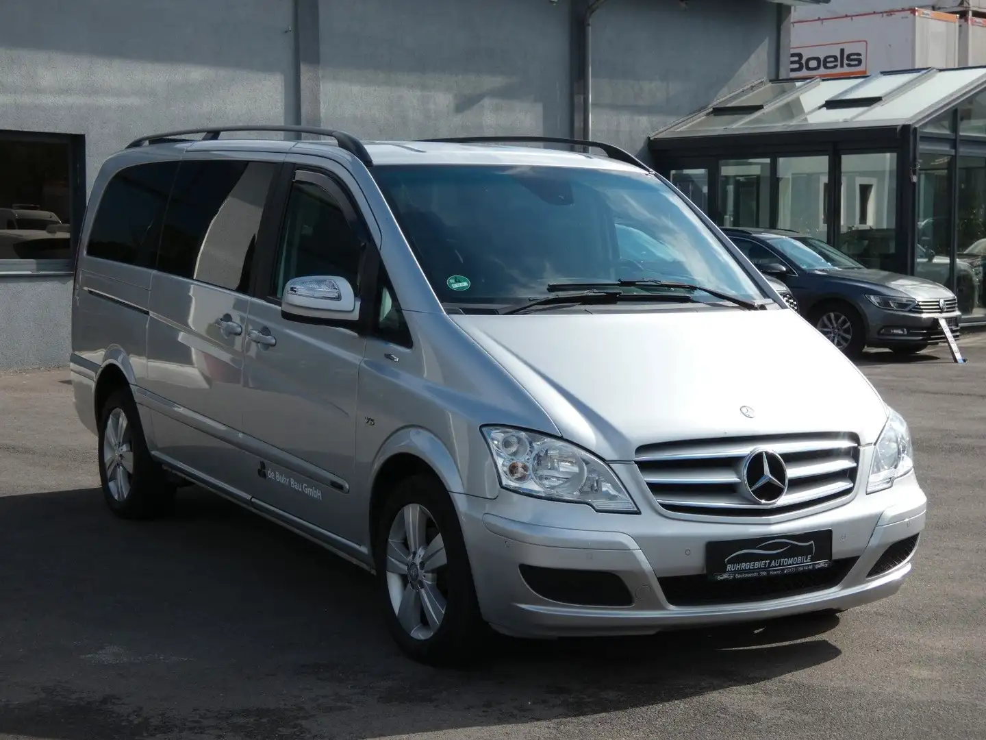 Mercedes-Benz Viano 3.0 CDI Edition lang*7 Sitzer*Aut*Ahk* Silber - 2