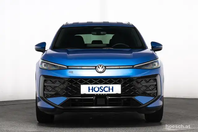 Volkswagen T-Roc view 2