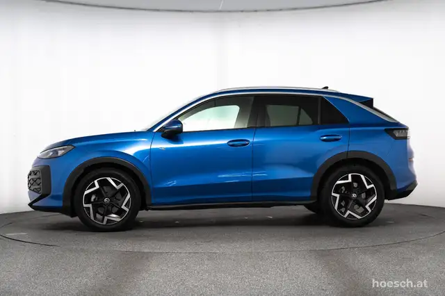 Volkswagen T-Roc view 3