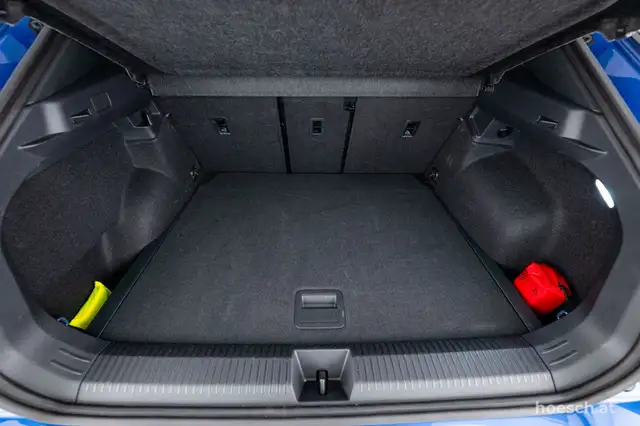 Volkswagen T-Roc view 8