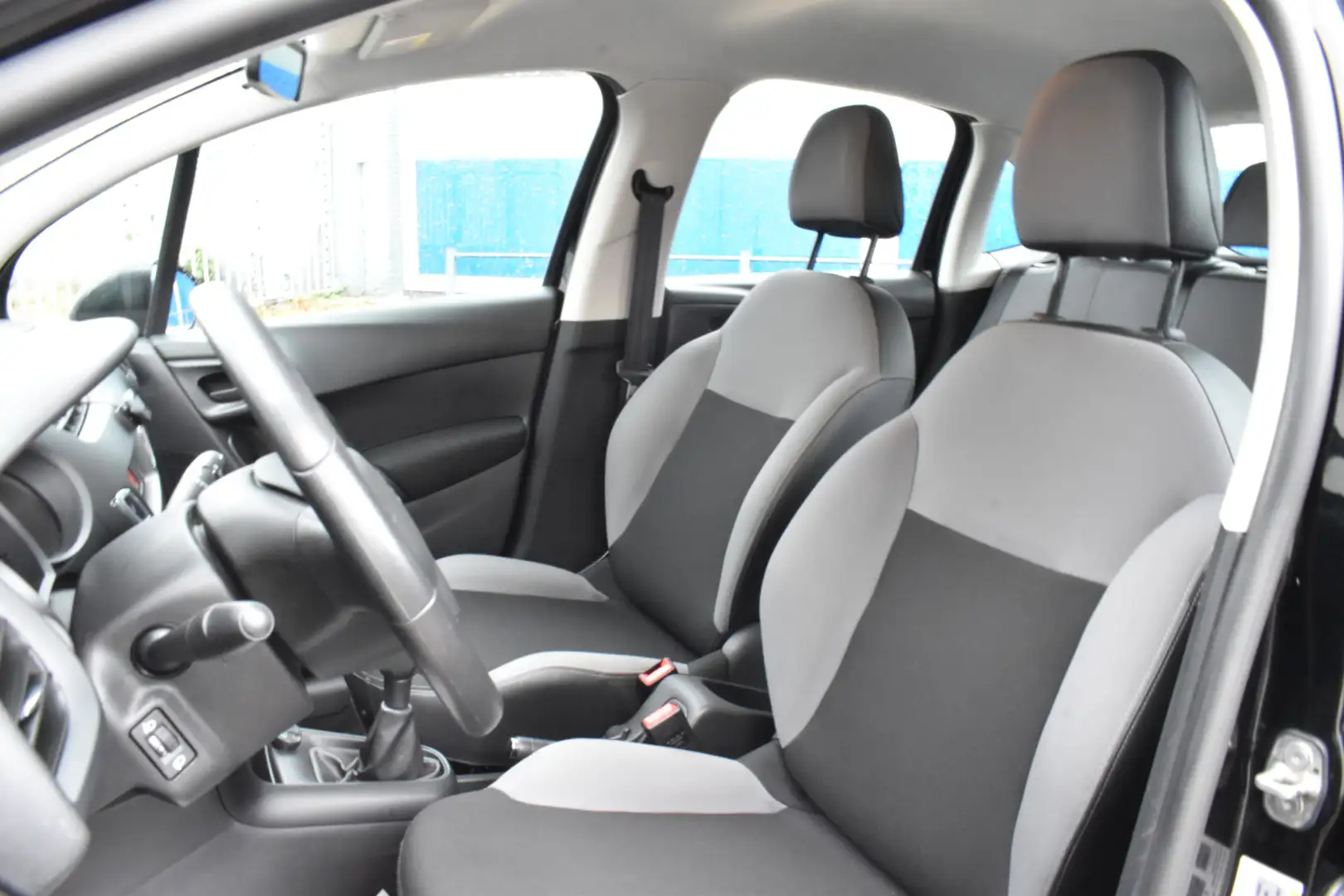 Citroen C3 PureTech Attraction Airco | Radio CD | 4 seizoenen Zwart - 2