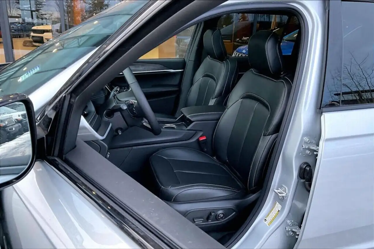Jeep Grand Cherokee снимка Jeep Grand Cherokee
