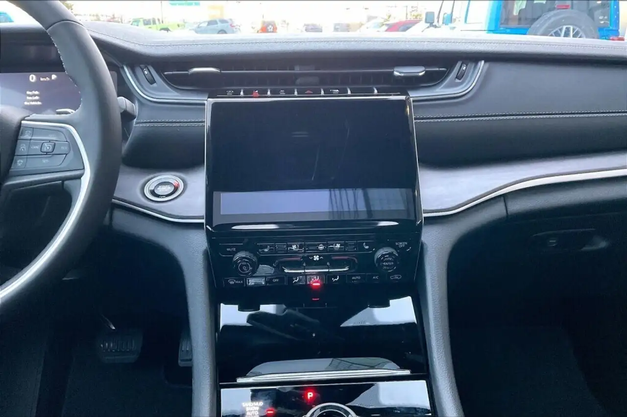 Jeep Grand Cherokee снимка Jeep Grand Cherokee