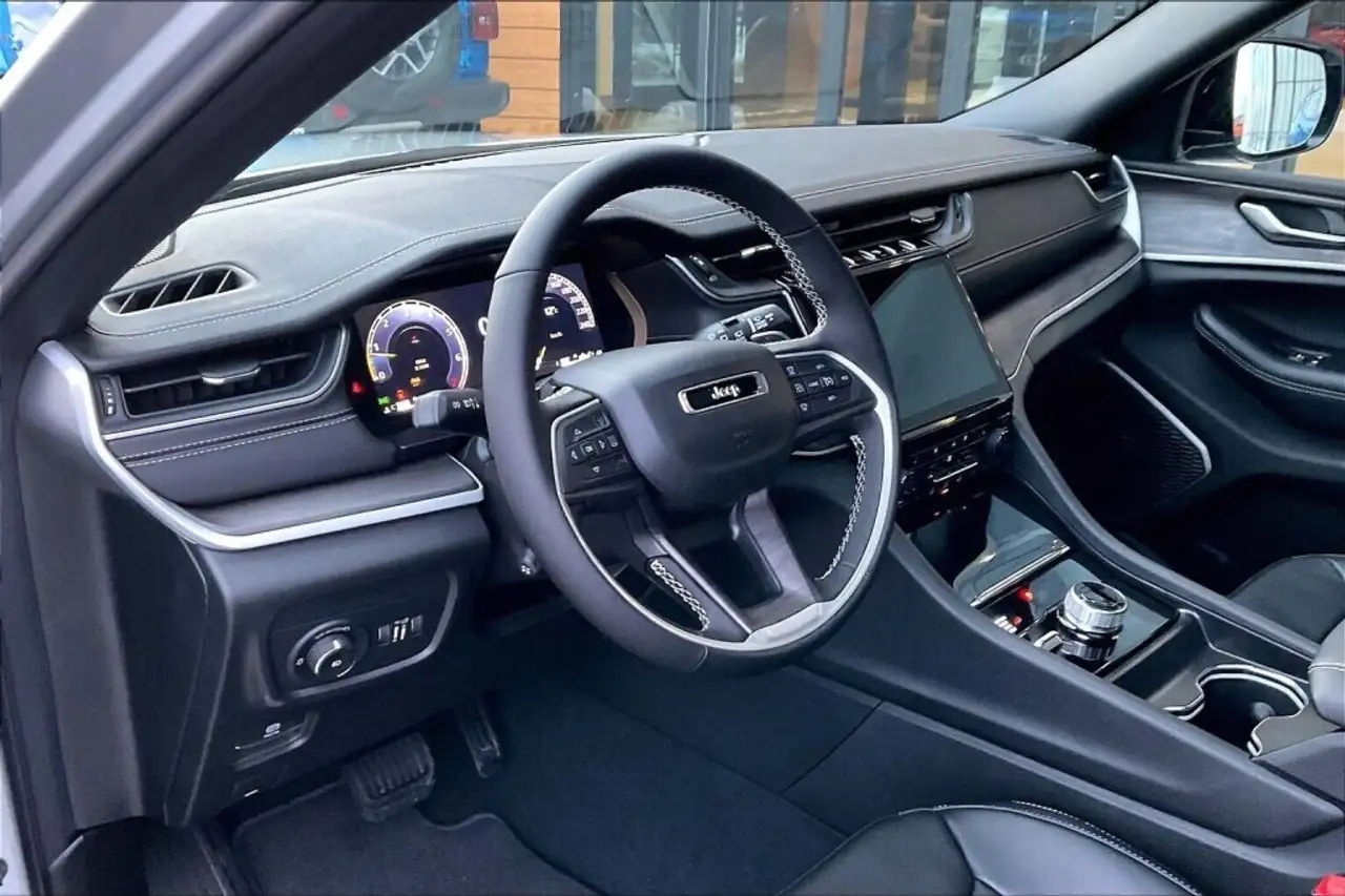 Jeep Grand Cherokee снимка Jeep Grand Cherokee