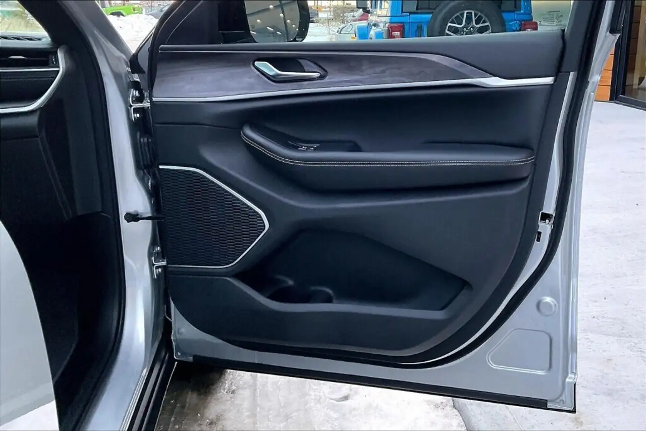 Jeep Grand Cherokee снимка Jeep Grand Cherokee