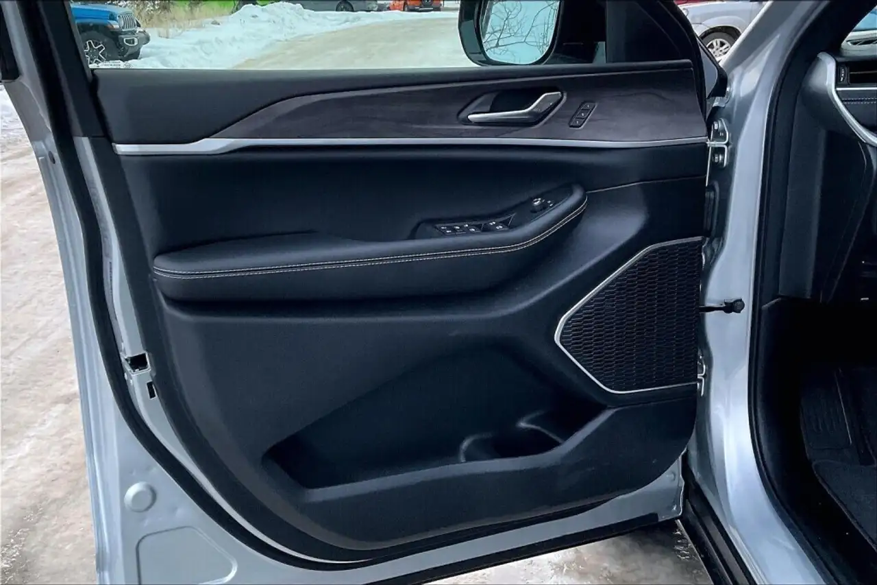 Jeep Grand Cherokee снимка Jeep Grand Cherokee