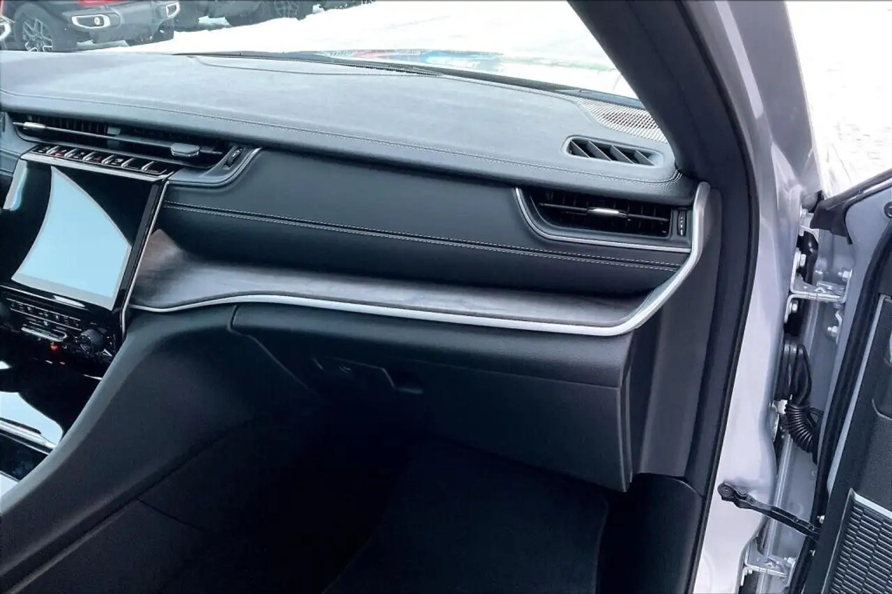Jeep Grand Cherokee снимка Jeep Grand Cherokee