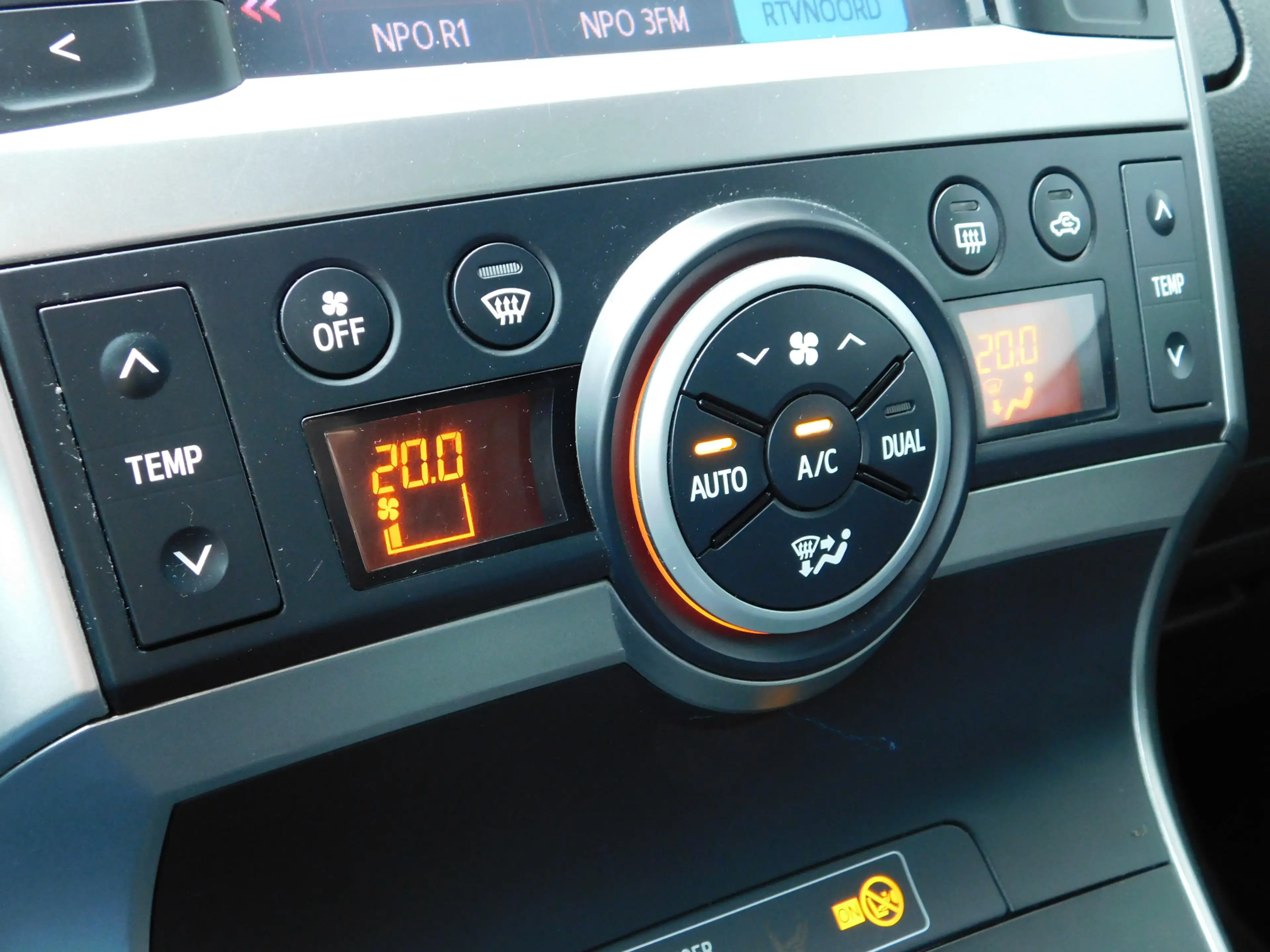Toyota Verso 1.8 VVT-i Aspiration — photo 16