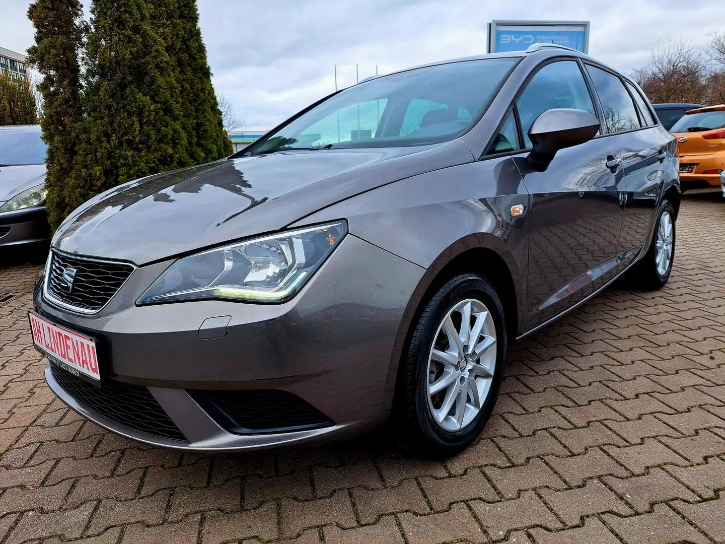 SEAT Ibiza ST Style Grau - 1