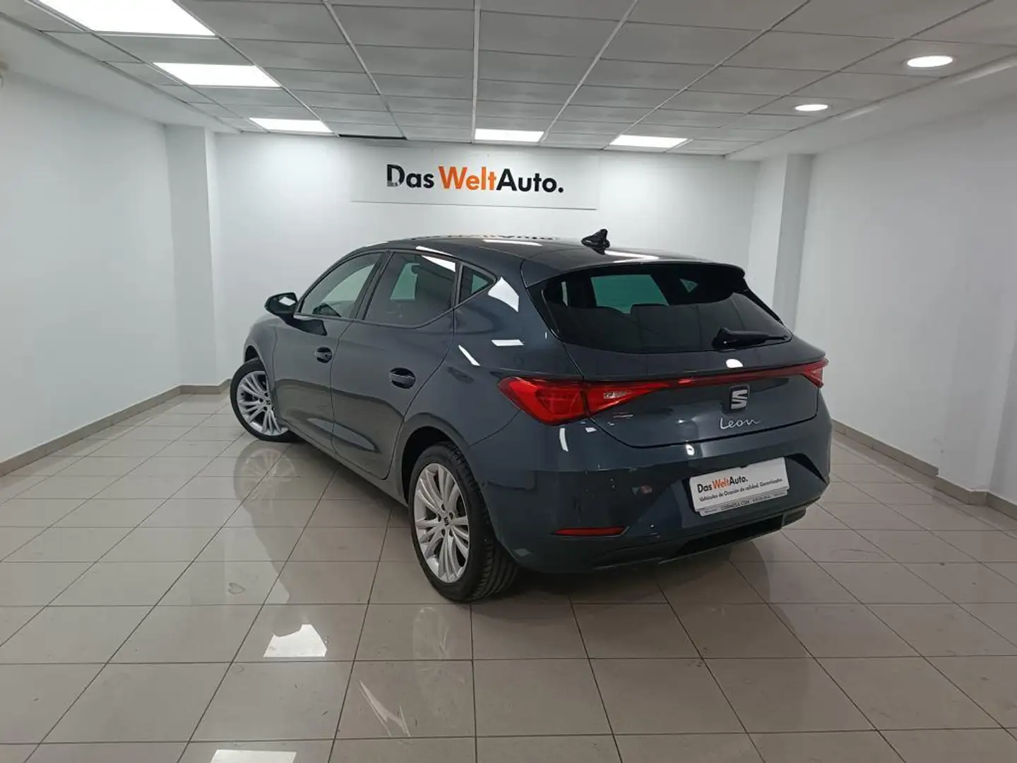 SEAT Leon 1.5 eTSI DSG-7 S&S Style Special Edition 150 Gris - 2
