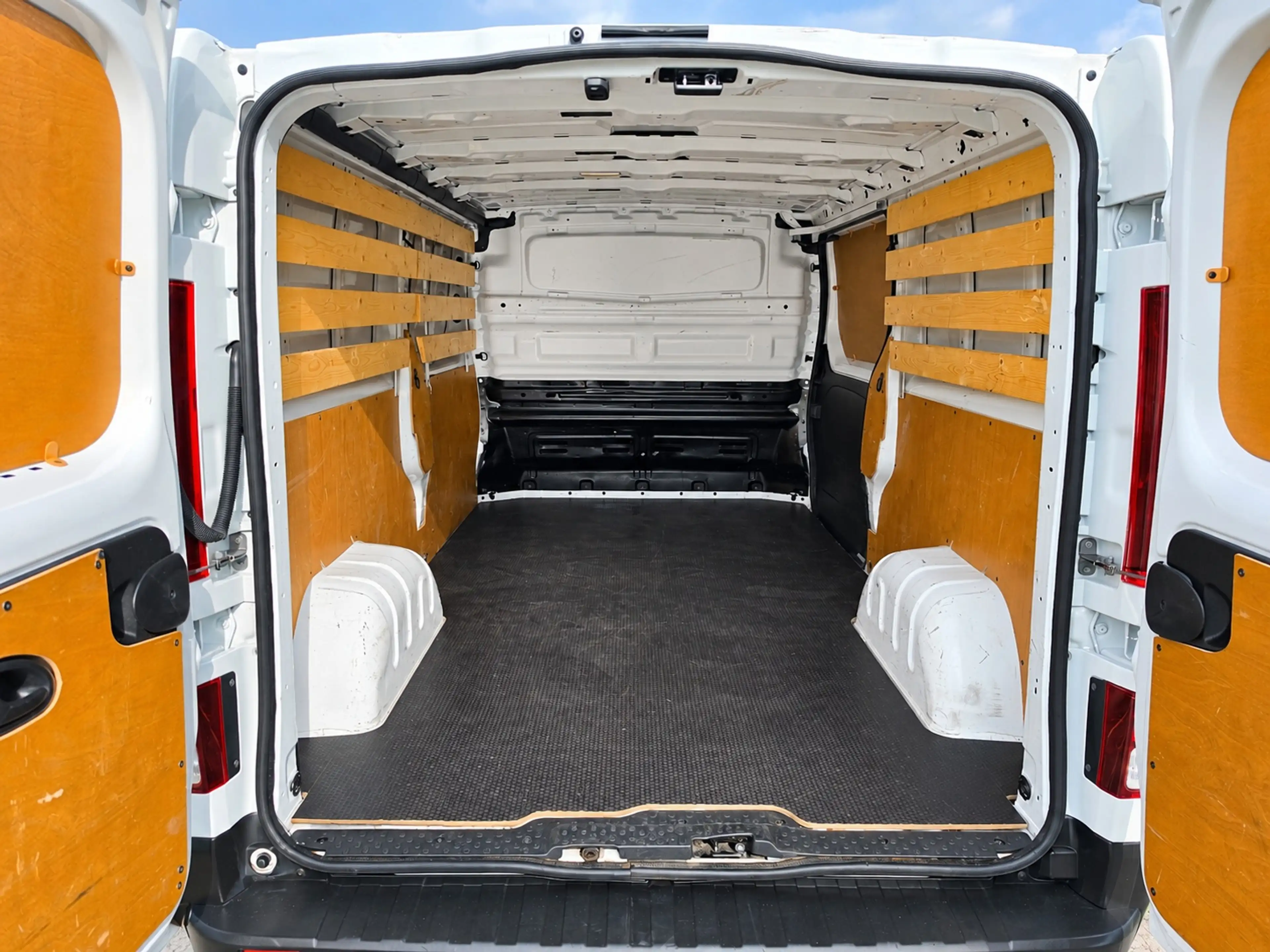 Renault Trafic 2.0 dCi T30 L2H1Bns — photo 13