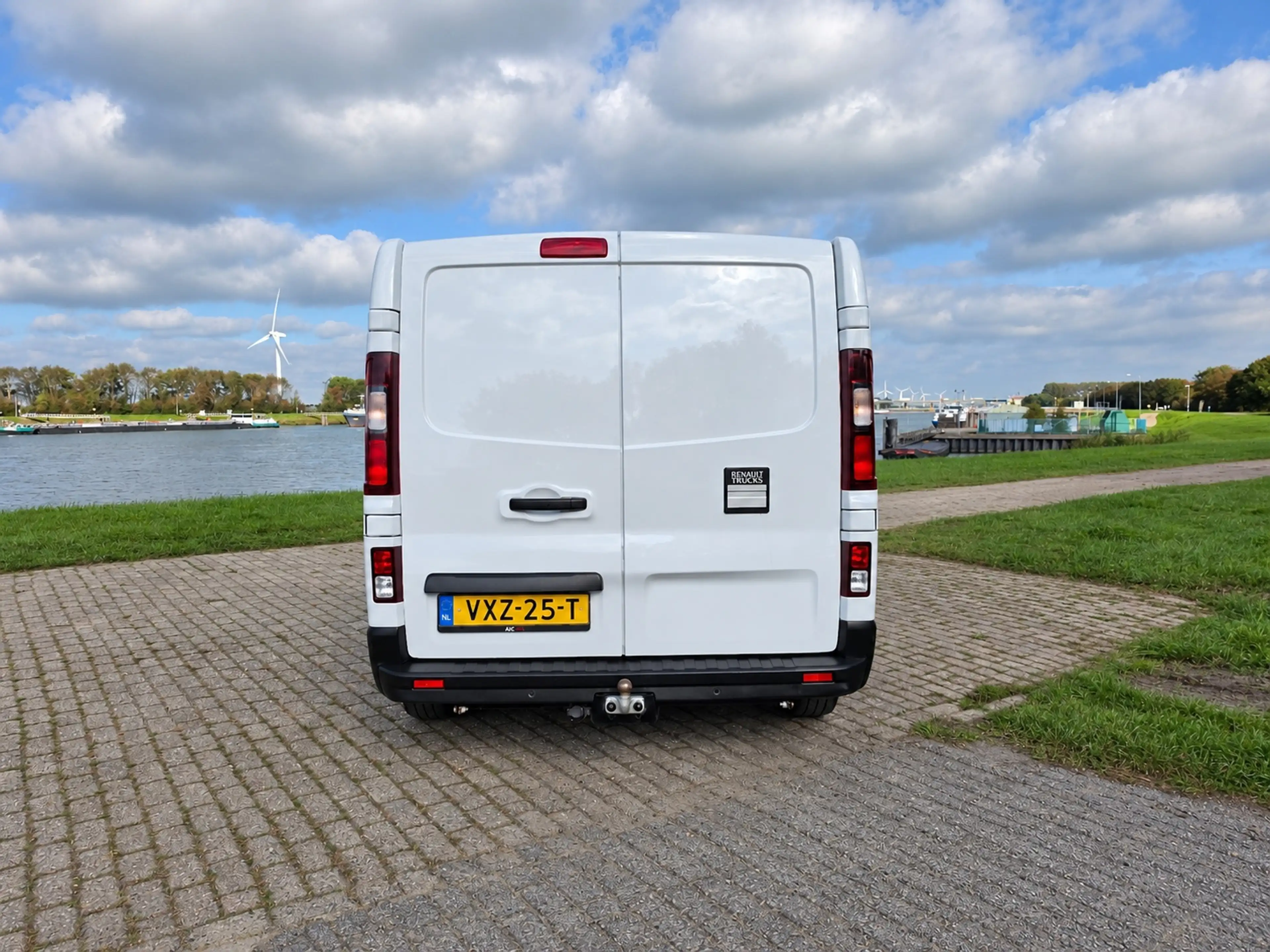 Renault Trafic 2.0 dCi T30 L2H1Bns — photo 9