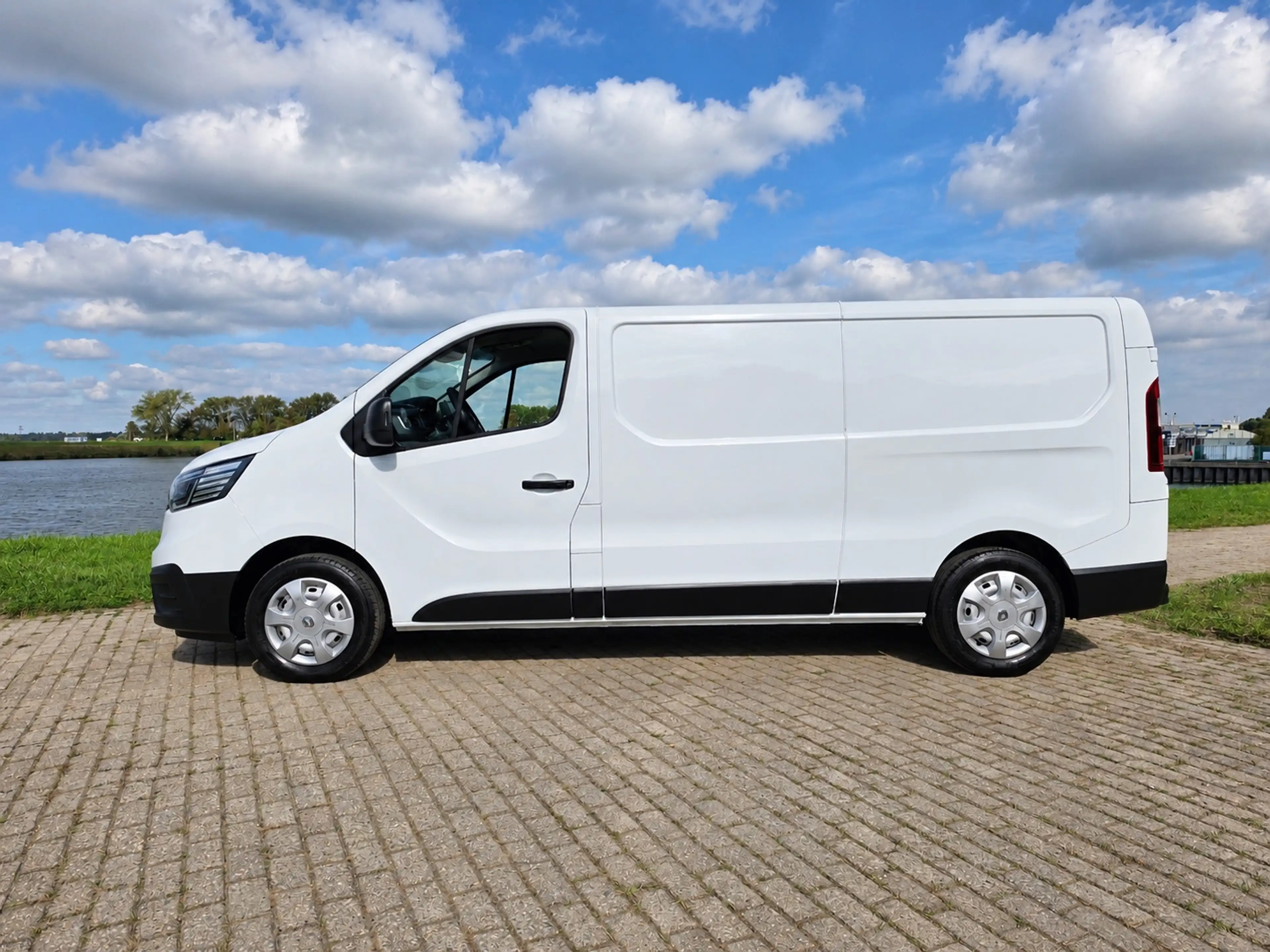 Renault Trafic 2.0 dCi T30 L2H1Bns — photo 2