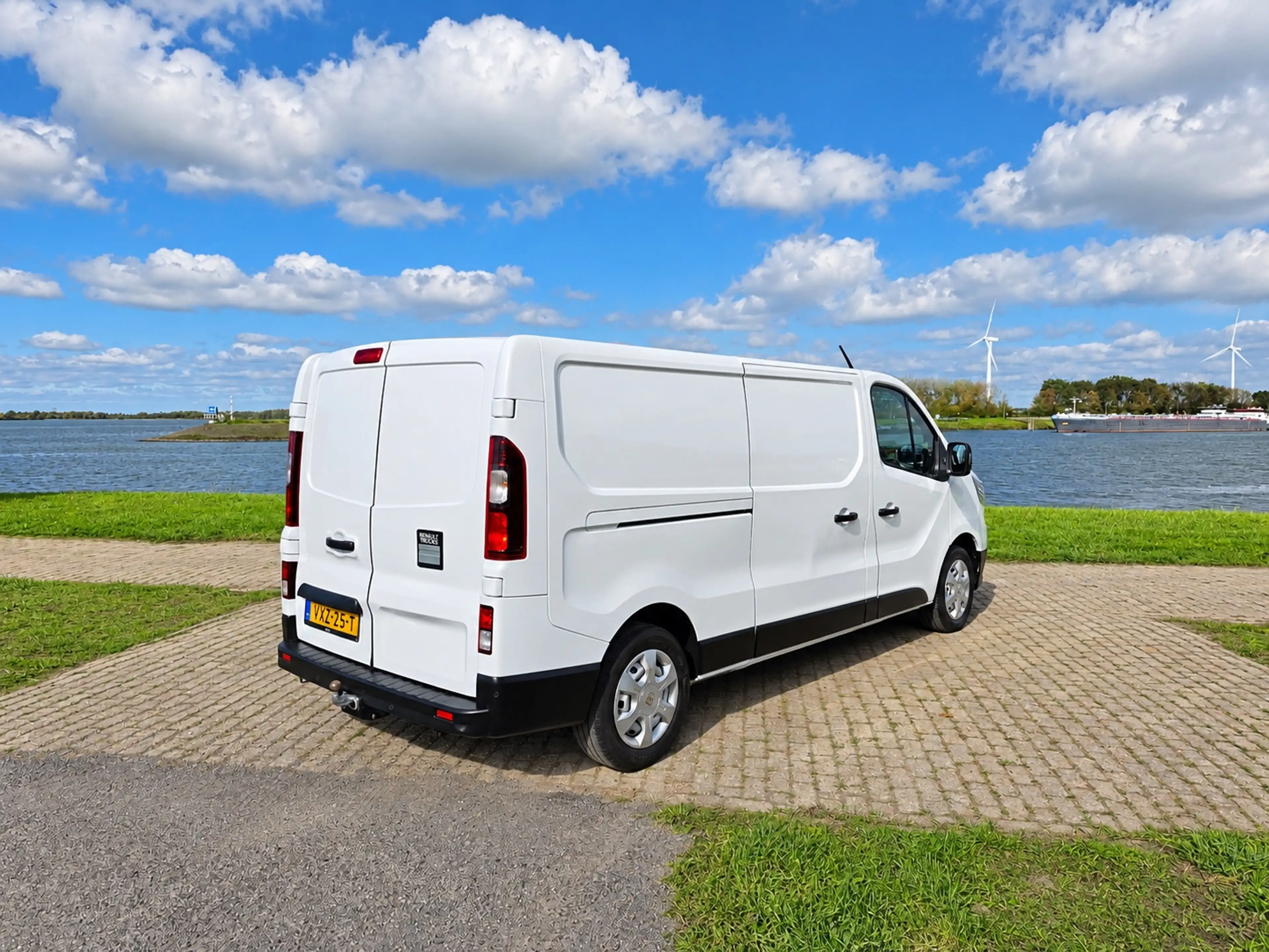 Renault Trafic 2.0 dCi T30 L2H1Bns — photo 14