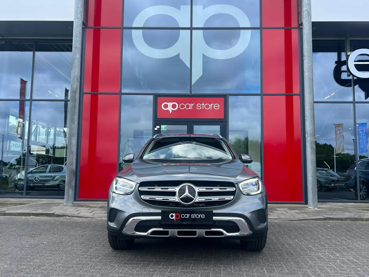Mercedes-Benz GLC 300 GLC 300e 4Matic Grijs - 2