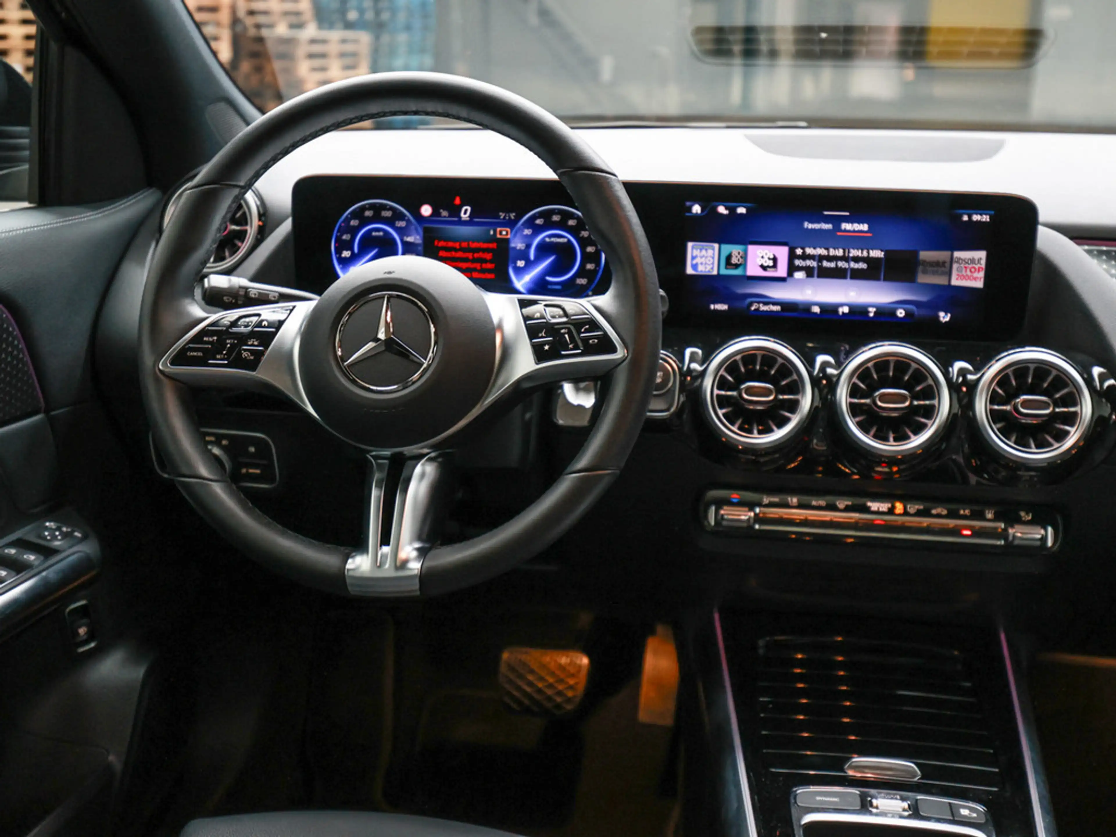 Mercedes-Benz EQA 300 4M Progressive Advanced PANO LED NAVI — photo 12