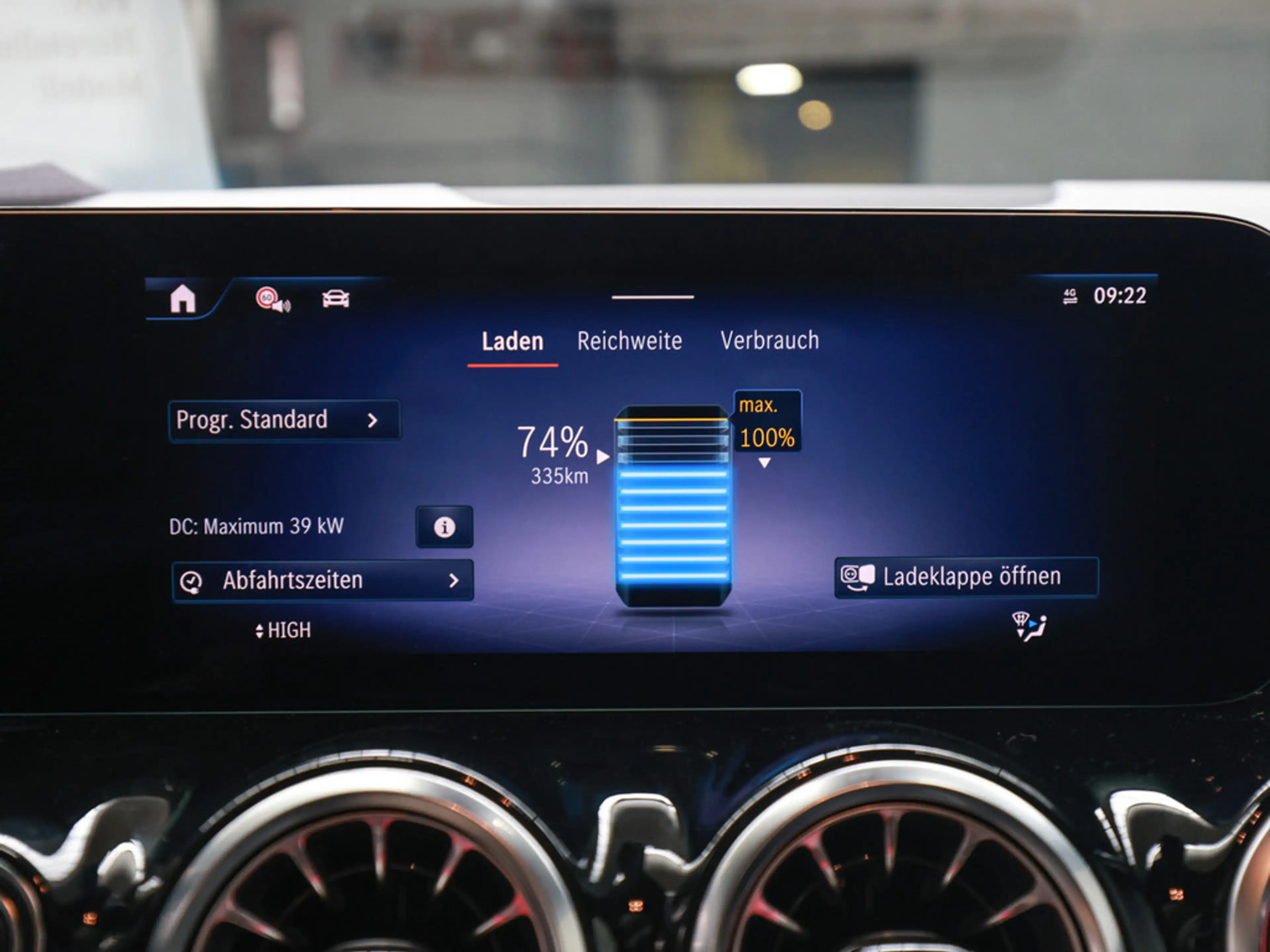 Mercedes-Benz EQA 300 4M Progressive Advanced PANO LED NAVI — photo 14
