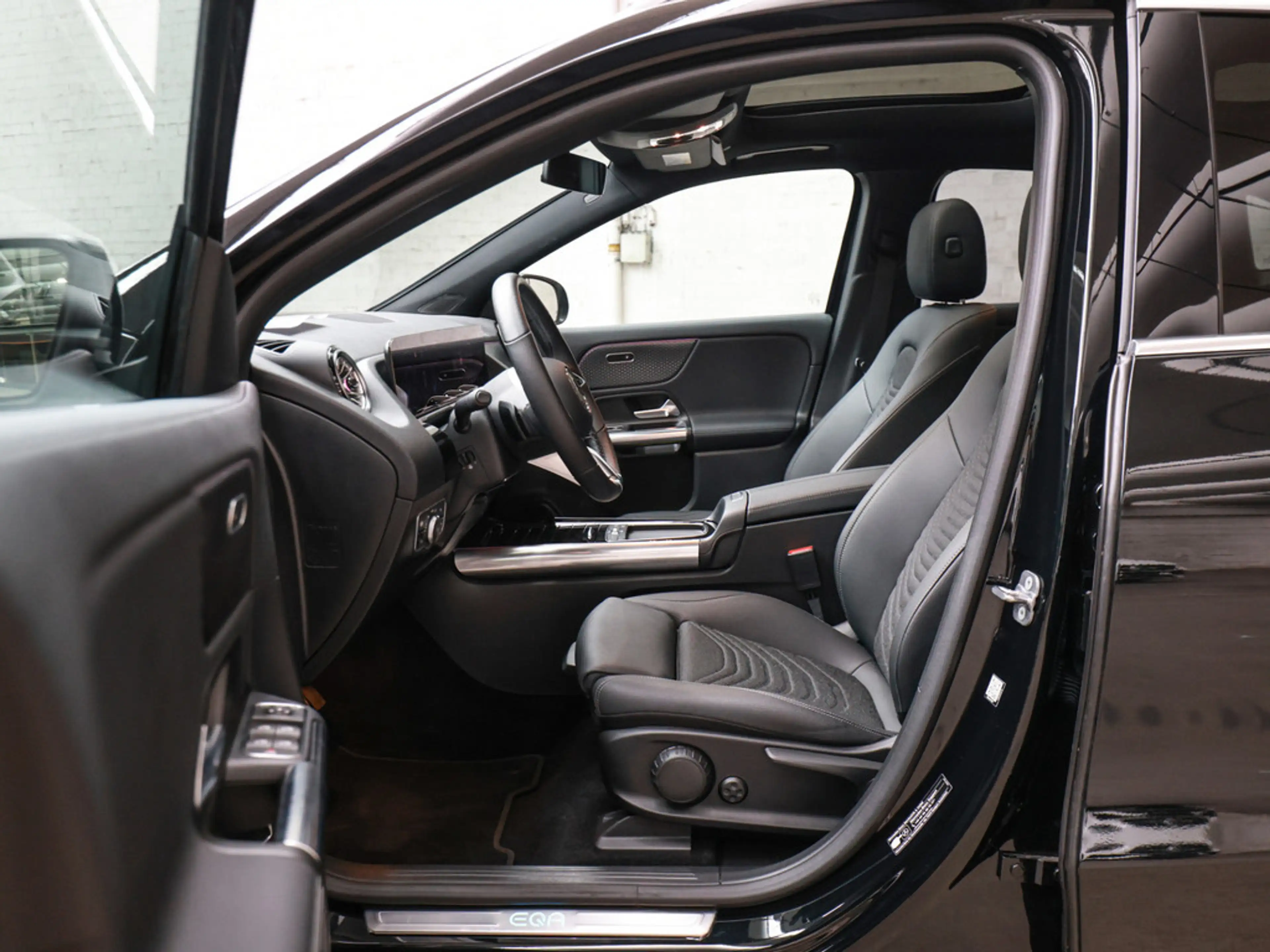 Mercedes-Benz EQA 300 4M Progressive Advanced PANO LED NAVI — photo 13