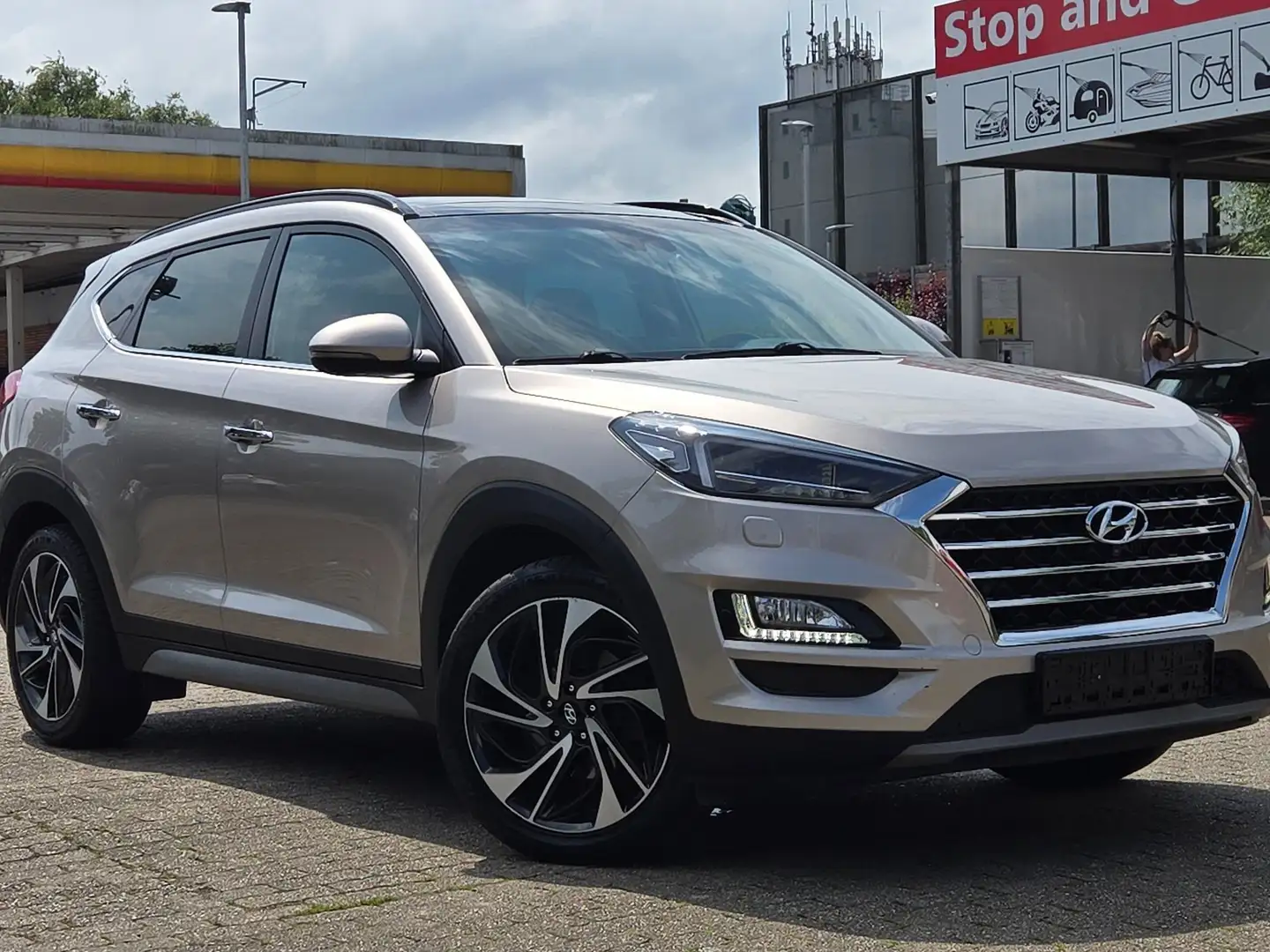 Hyundai TUCSON 1.6 CRDi Automatik Premium VOLLAUSSTATTUNG Bronce - 2