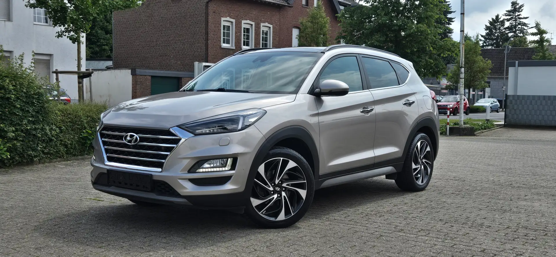 Hyundai TUCSON 1.6 CRDi Automatik Premium VOLLAUSSTATTUNG Bronce - 1