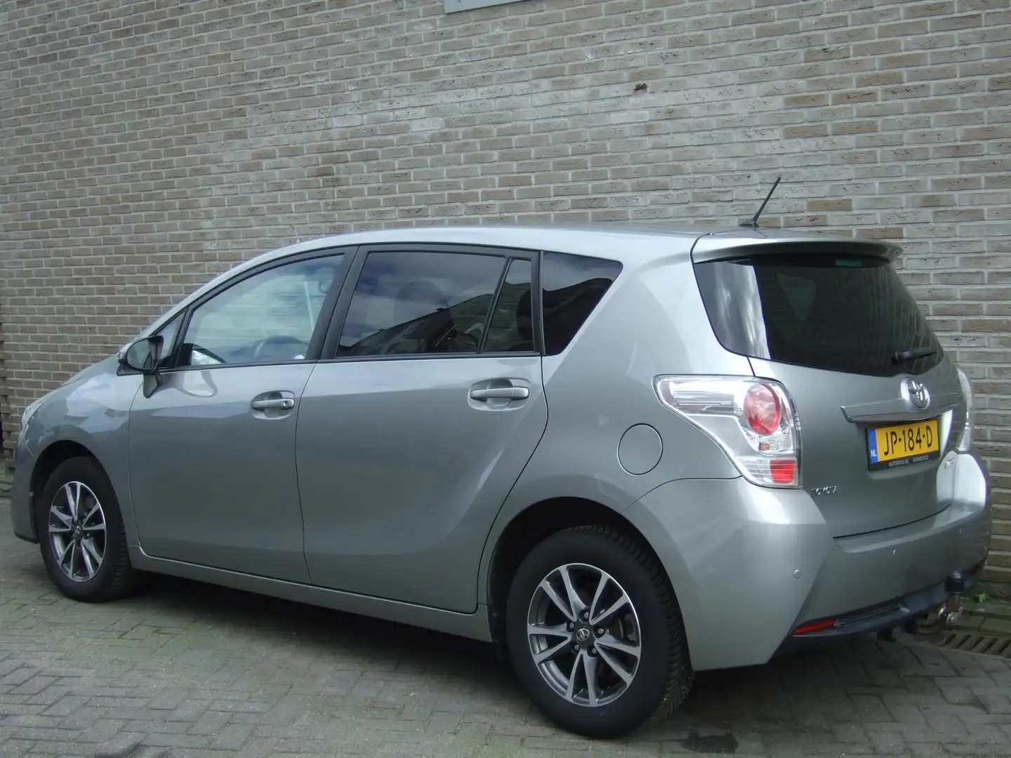 Toyota Verso 1.8 VVT-i Aspiration - 2e eig! - Stoelverwarming - Grau - 2
