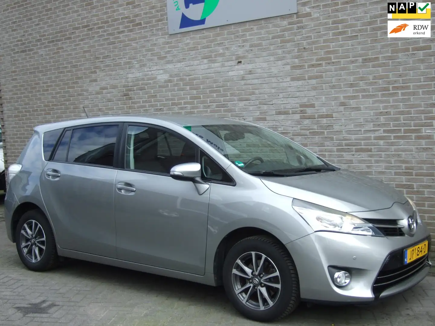 Toyota Verso 1.8 VVT-i Aspiration - 2e eig! - Stoelverwarming - Grau - 1